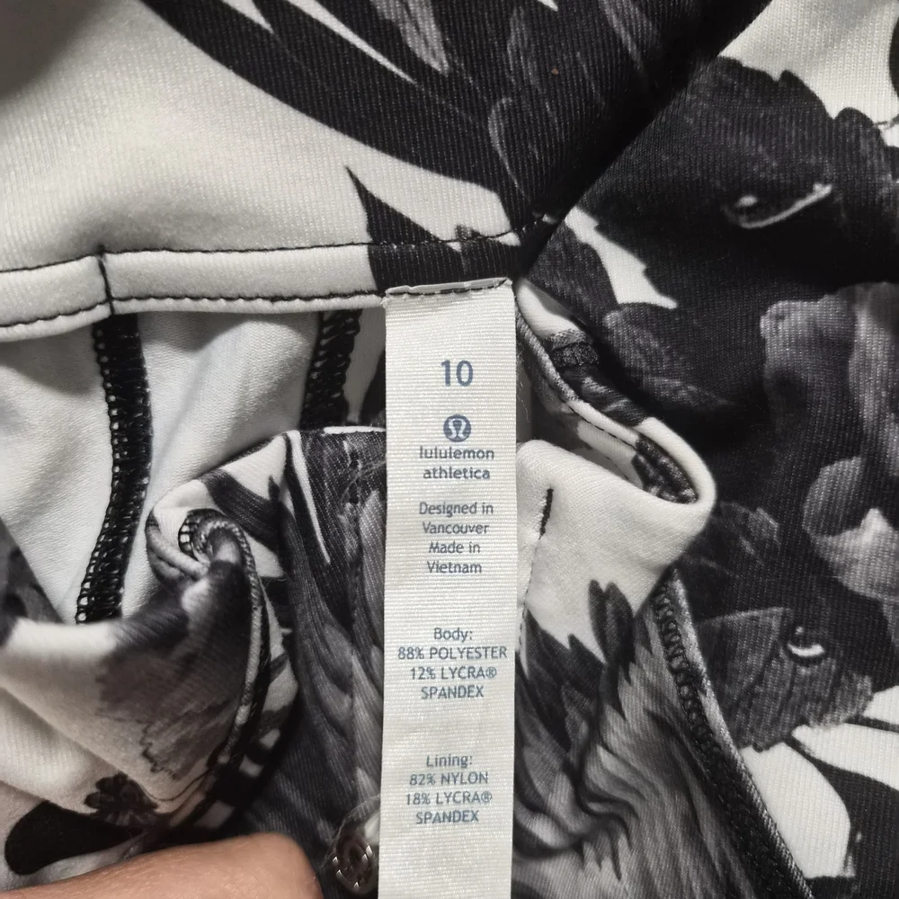 LULULEMON Special Edition Floral Black and White Women's Jacket Size 10 NWOT - Picture 2 of 8